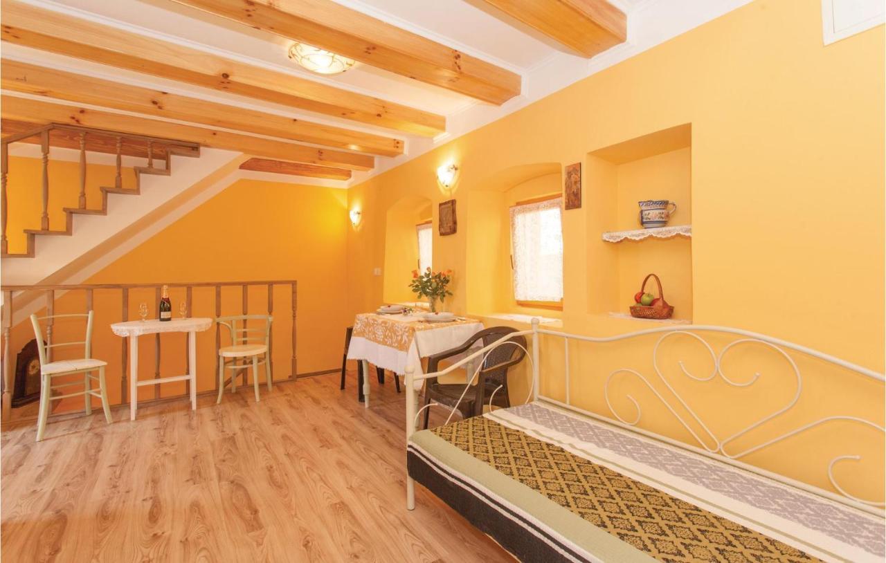 1 Bedroom Beautiful Apartment In Omisalj Luaran gambar