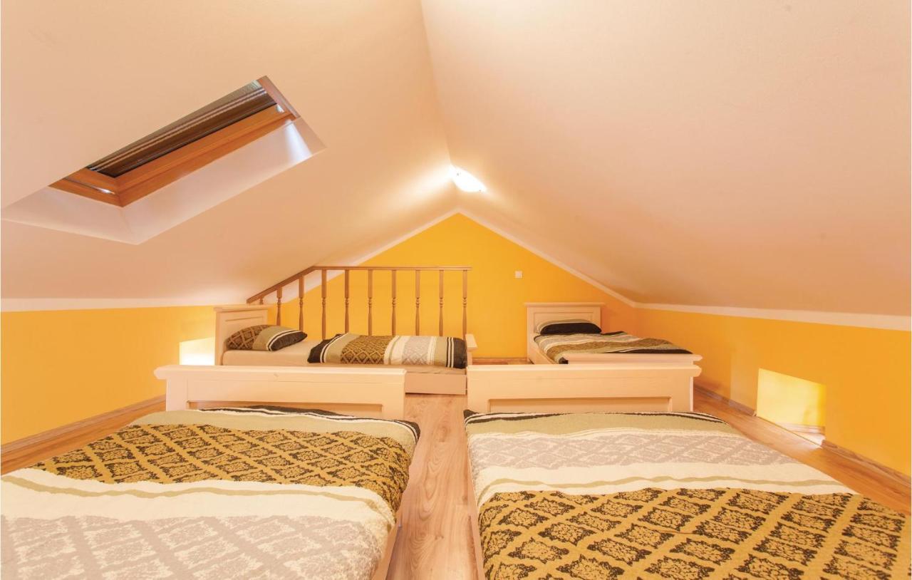 1 Bedroom Beautiful Apartment In Omisalj Luaran gambar