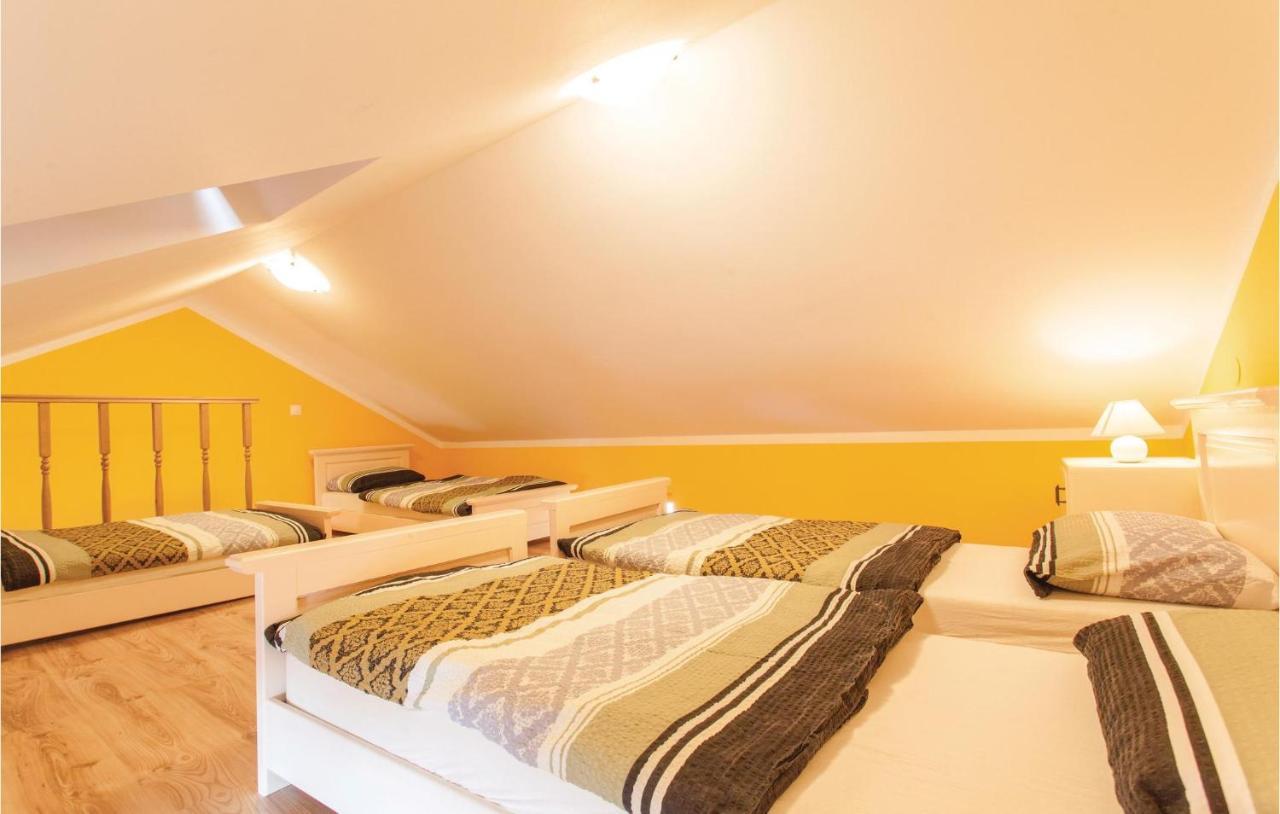 1 Bedroom Beautiful Apartment In Omisalj Luaran gambar
